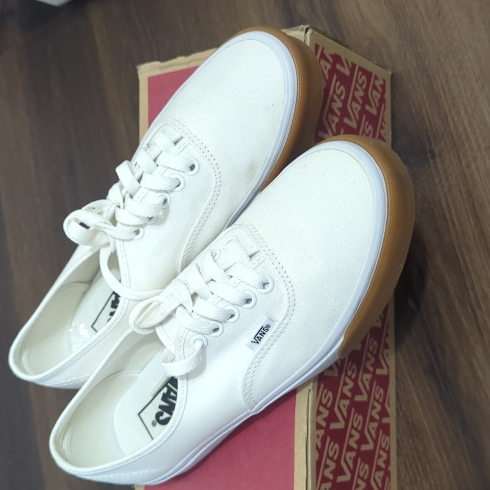 Vans - Picture 6 of 10